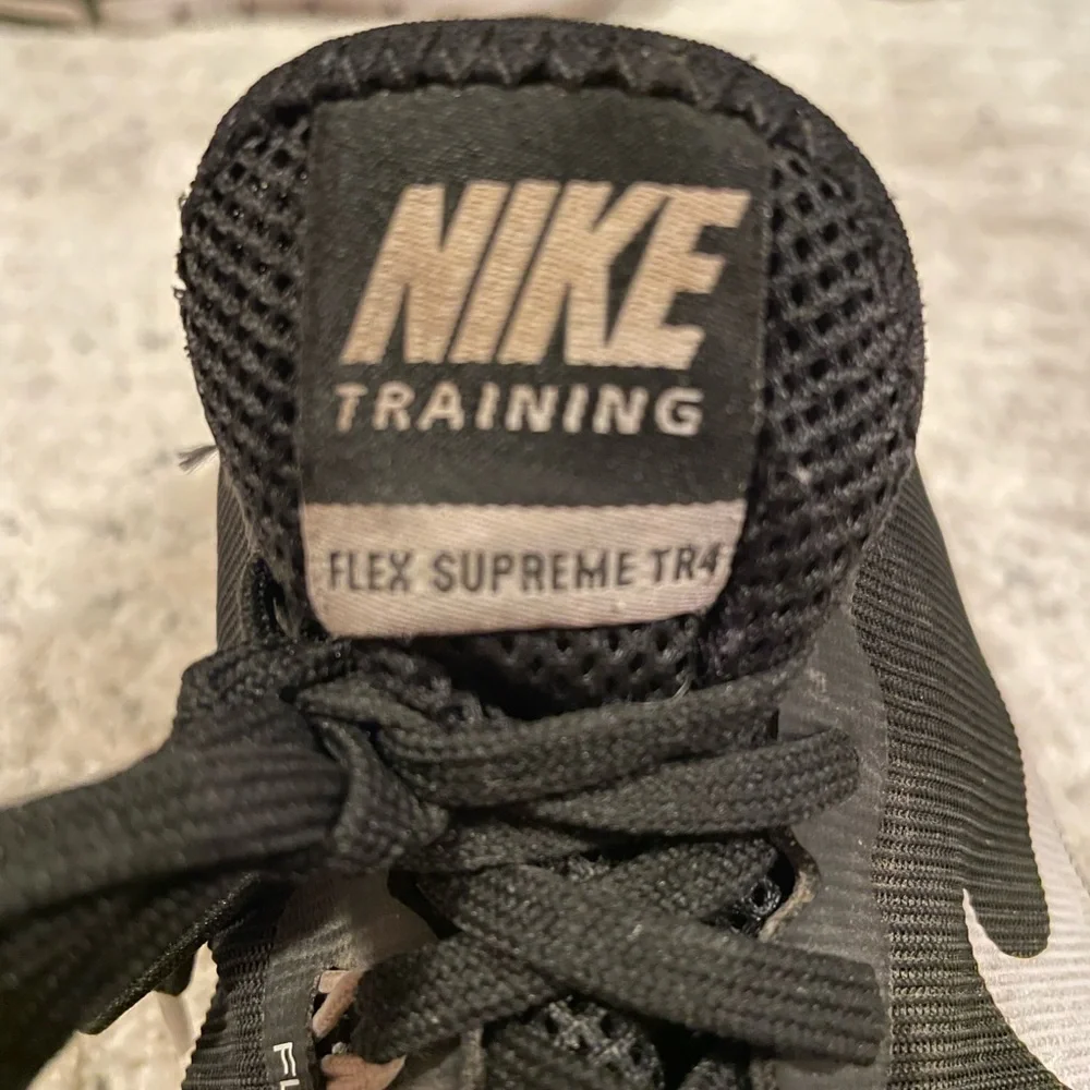 Women’s Nike running shoes - Picture 3 of 5